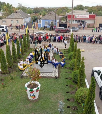 На Миколаївщині на честь українських військовополонених відкрили «Алею живих та нескорених»