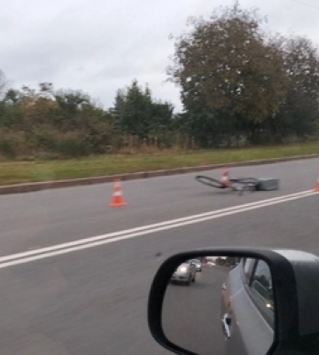 У Луцьку на Дубнівській автомобіль збив велосипедиста