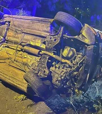 На Дніпропетровщині водій на Skoda врізався у стовп та перекинувся: четверо постраждалих