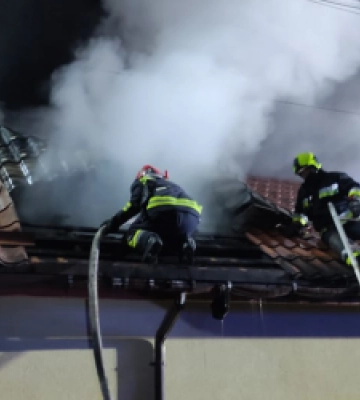 У Львівському районі згорів автомобіль у гаражі
