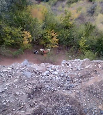 Опинилися на схилі рудного кар’єру: на Дніпропетровщині врятували двох дівчат