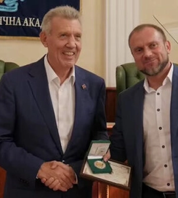 НАБУ відсторонило директора Одеського теруправління Деуліна і розпочало перевірку щодо отримання ним нагороди з рук ексрегіонала Ківалова. ФОТО