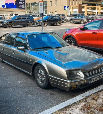 Авангард из 80-х: в Киеве заметили редкое французское спортивное авто 