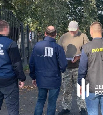 Фіктивно зараховував на службу футболістів: повідомлено про підозру командиру роти ТЦК в Івано-Франківську