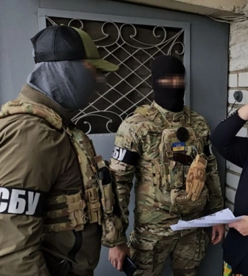 Помогала наводить огонь: в Херсоне задержали очередную предательницу