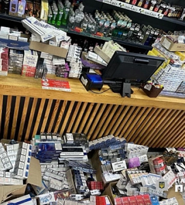 Суміші для кальяну, цигарки та алкоголь: у Кривому Розі поліція вилучила нелегальний товар