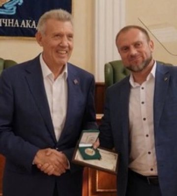 Скандал в Одесі: директор управління НАБУ отримав нагороду від Ківалова, справу якого розслідує, фото