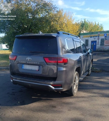 Боялися, що водію Ленд Крузера на Рівненщині стало зле. А виявилося - п`яний
