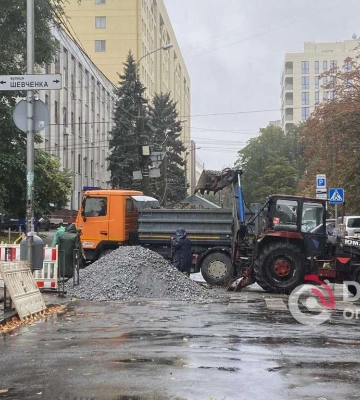 В Соборном районе Днепра прорвало трубу: когда вернут воду