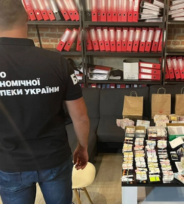 У 60 ресторанах «Холдингу емоцій «!FEST» 2000 працівників отримували зарплату в конвертах