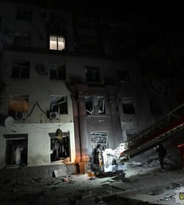 Наслідки ракетного удару по Запоріжжю: під завалами можуть знаходитися люди. ФОТОрепортаж