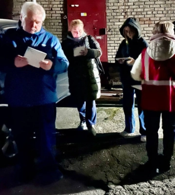 Удар по Запоріжжю: поліція опублікувала кадри порятунку постраждалого з-під завалів