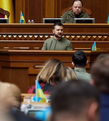 Чи потрібна поствоєнній Україні міцна рука і нова президентська Конституція?