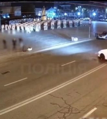 Судитимуть молодика, що дрифтував перед портретами Героїв в центрі Рівного