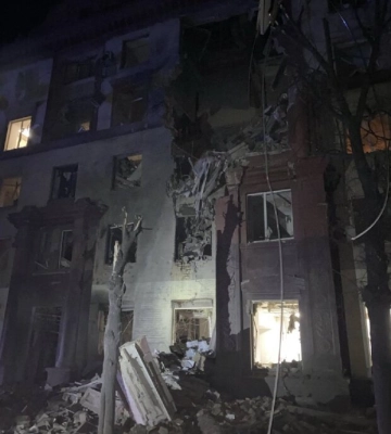 Є загиблі та постраждалі: трагедія у Запоріжжі - ракета орків знищила багатоповерхівку