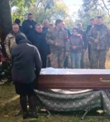 На Рожищенщині в останню дорогу провели захисника України Дмитра Мозговенка. ФОТО