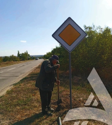 Три місцеві дороги Кіровоградщини облаштували новими дорожніми знаками