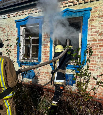 На Сумщині рятувальники двічі ліквідовували загоряння житлових будинків (відео)