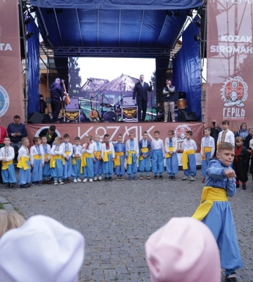 Лицарські поєдинки, показові виступи, благодійний аукціон: як козаки в Луцькому Замку гуляли