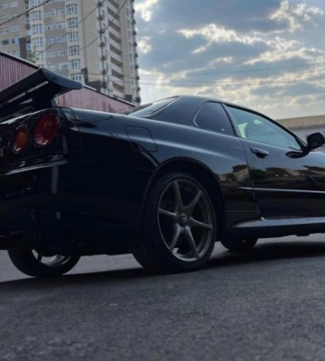 Легенда “Форсажу”: в Україні виставили на продаж спорткар Nissan Skyline GT-R 
