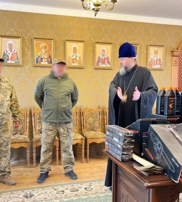 Сумской митрополит УПЦ передал помощь военным ВСУ