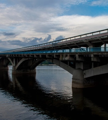 У Києві 19 жовтня обмежать рух транспорту на мосту Метро