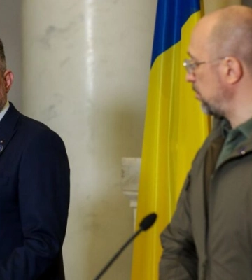 В Киеве прошло совместное заседание правительств Украины и Румынии. Шмыгаль сообщил о заключении семи документов