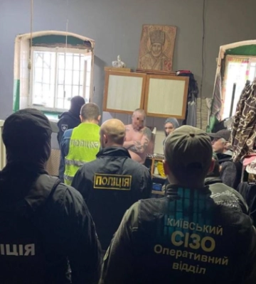 Видавали себе за військових та ошукували людей на продажі генераторів: у Києві судитимуть організовану групу
