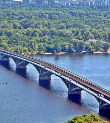 Сьогодні, 19 жовтня, обмежуватимуть рух одним з київських мостів