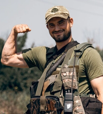 Залишив бізнес та пішов добровольцем на фронт. Згадаймо розвідника та пасічника Андрія Павлюка