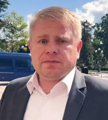 Нардеп с сотней квартир под Киевом предлагает ввести &quot;День благодарения Богу&quot;