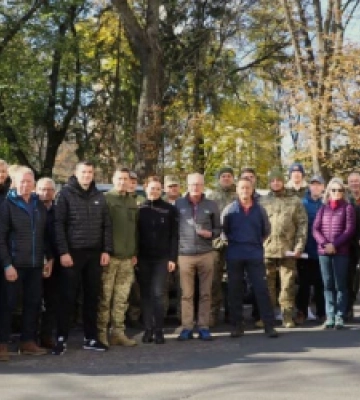 Великобританські фермери з передали ще майже десяток авто для захисників
