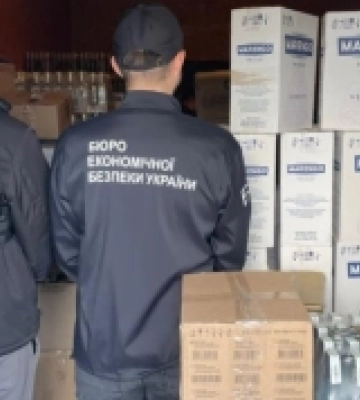 В Ужгороді на ринку виявили підпільні склади з алкоголем та сигаретами
