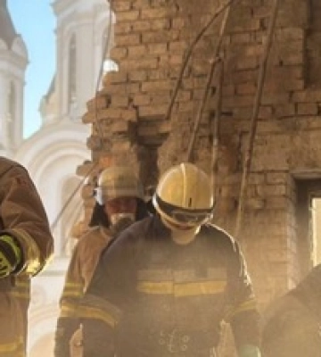 В Запоріжжі завершили рятувальну операцію на місці удару російської ракети: фото і останні дані про жертви
