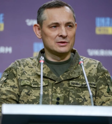Працівника обласного ТЦК, який оформив фіктивну службу футболістам, взяли під варту