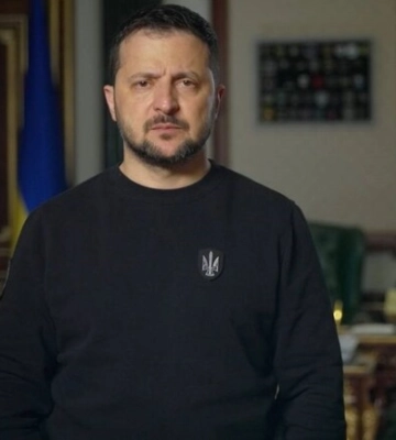 Зеленський подякував службам, які весь день працювали на місці ракетного удару у Запоріжжі