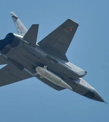 На аеродромі Бельбек у Криму окупанти вже розташували літаки МіГ-31, які при модифікації можуть бути носіями &quot;Кинджалів&quot;.&amp;hellip;