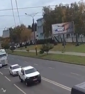 Камери зафіксували момент ДТП у Луцьку по вулиці Дубнівська (Відео)
