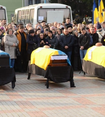 В Рівному попрощалися з трьома Захисниками