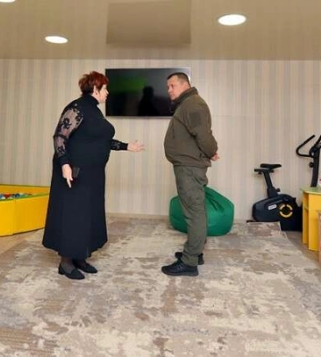 Мер Дніпра показав оновлений Центр підтримки дітей та сімей, де допомагають постраждалим від домашнього насильства і надають прихисток переселенкам