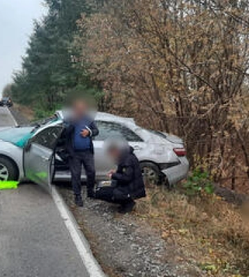 Toyota злетіла з дороги й перекинулася: у ДТП на Полтавщині загинула 60-річна жінка