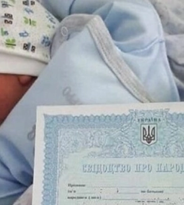 У Луцьку двом дітям не видавали свідоцтво про народження, бо мати народжувала їх не в лікарні