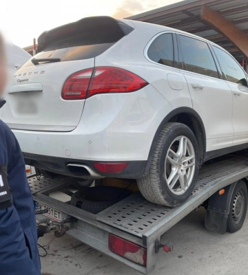 Три елітні авто намагались ввезти в Україну як гуманітарну допомогу