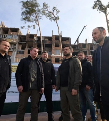 Зеленський ознайомився з відновленням будинків в Ірпені