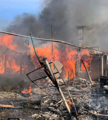росіяни обстріляли Вовчанськ на Харківщині: виникла пожежа, двоє людей поранені