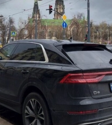 Скандальне весілля у Львові: наречена під час роботи в ДБР придбала елітний автомобіль