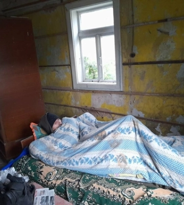 У Торчинській громаді поселили неходячого у будинок без вікон і дверей та покинули(фото, відео)