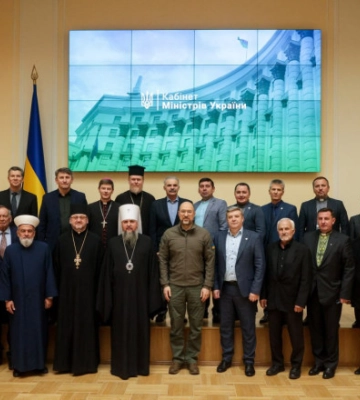 Шмигаль обговорив виклики воєнного часу зі священниками