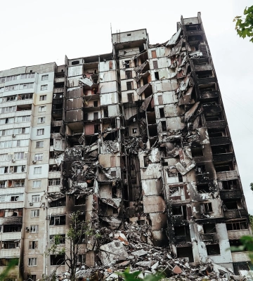 Когда стартует демонтаж подъезда 16-этажки на Ужвий, сообщили в мэрии Харькова