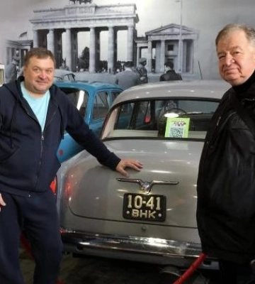 Дніпровському музею “Машини Часу” подарували тесак, який виробляли на Комбайновому заводі